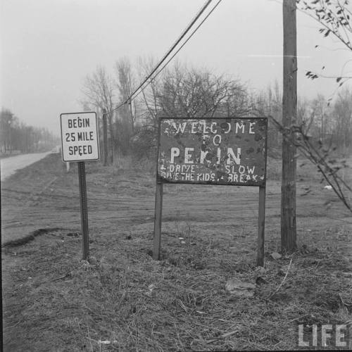 Pekin, Illinois(Howard Sochurek. 1952)