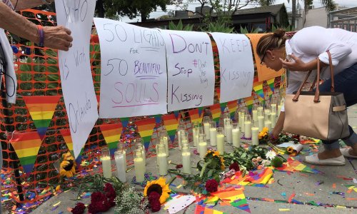 guardian:“50 lights for 50 beautiful souls” reads a memorial at the Los Angeles LGBT Pride Parade. Y
