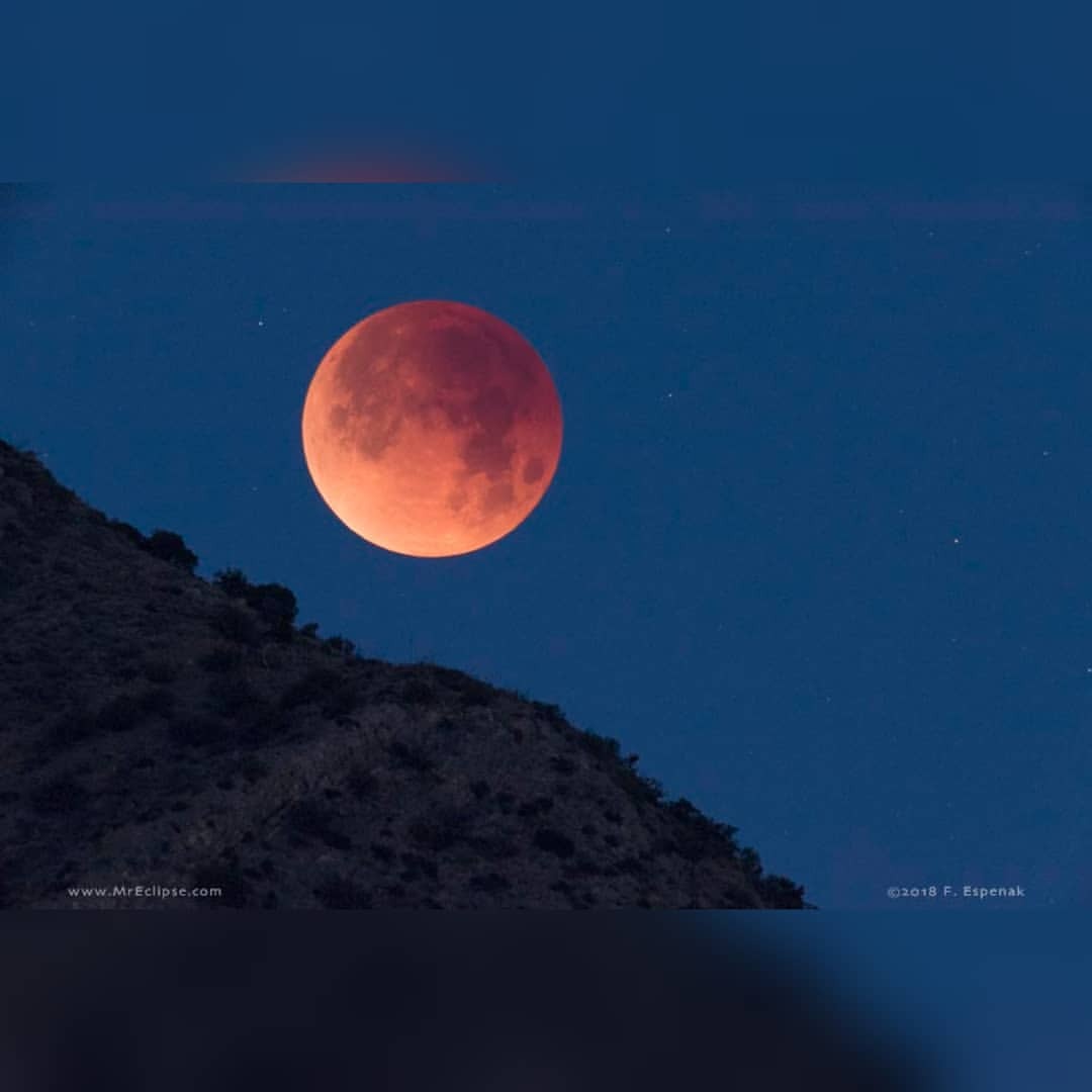 Moonset Eclipse #nasa #apod #moon #fullmoon #totallunareclipse #satellite #chiricahuamountains