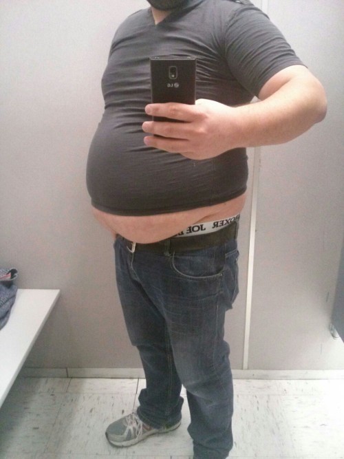 schlago:  thepotstickr:  Smalls definitely don’t fit anymore  Nice belly 