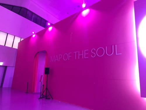fyeahbangtaned: Map of the Soul: PERSONA, Presscon. DDP has been styled in pink.