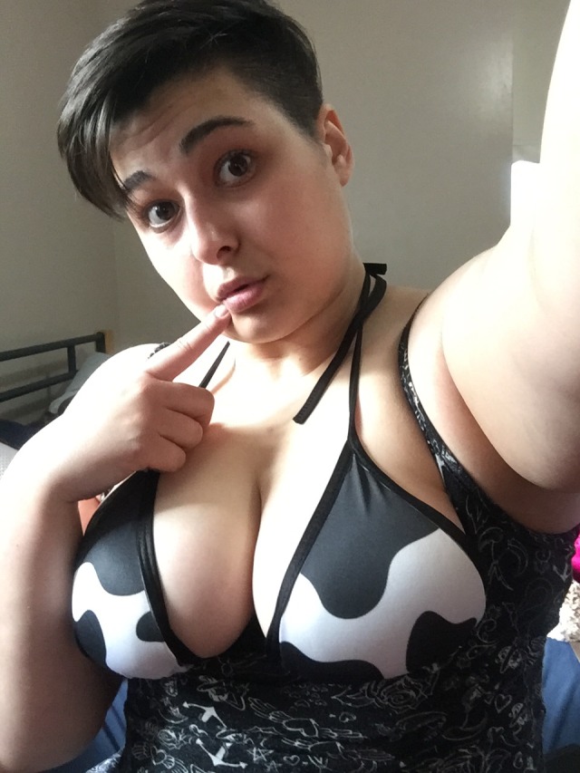 sinsplaything:This corset pushes my tits