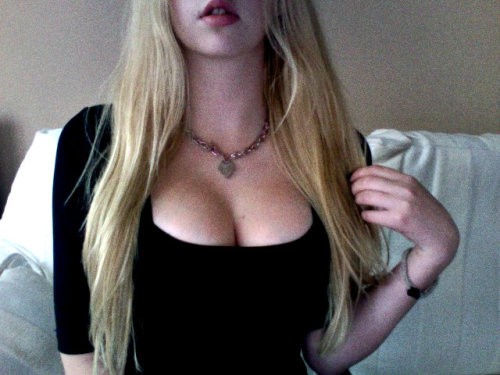 alljustsimple:  r-eckless-a-bandonment:  I really love my boobs today ;) Reblog for a follow back &l