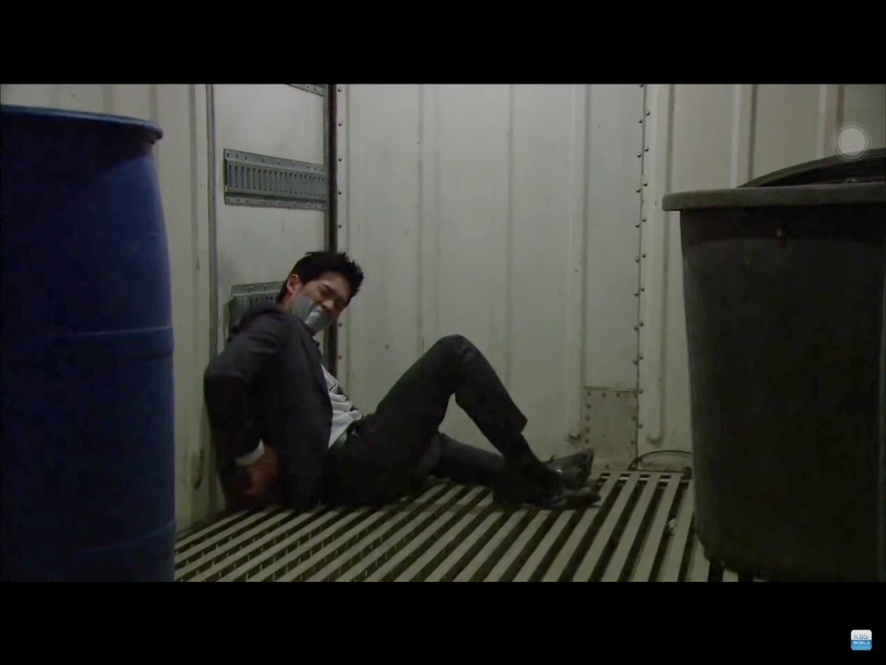 execsg: Hot suited Korean executive in distress 