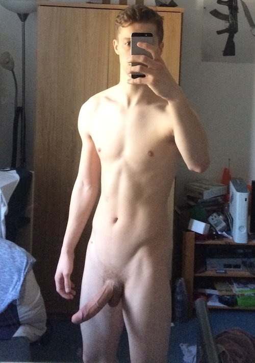guyswithiphones-nude:  Guys with iPhones http://ift.tt/1bHkUpB