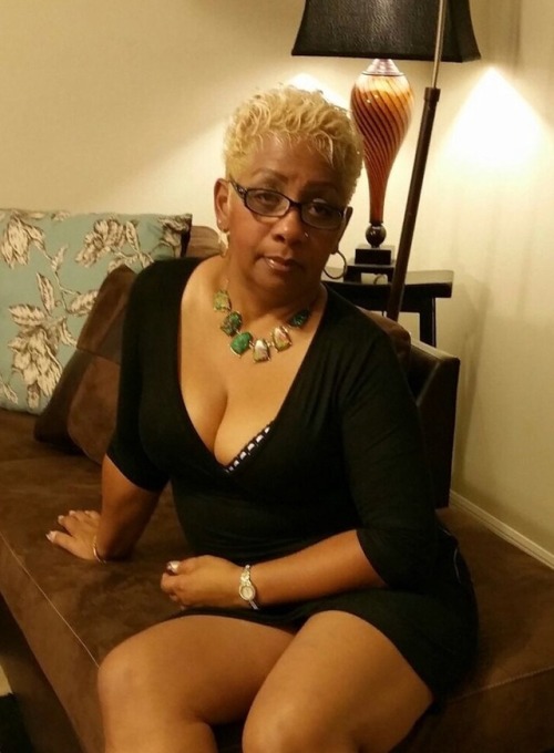 whatatyme2bealive: How would you like to be Banging this 56 year old cougar…  one Hott Damm G