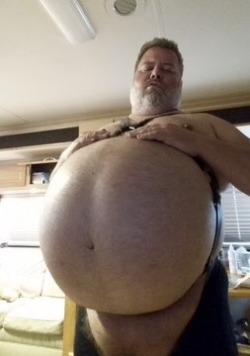 dcgluttonhog:  tester1892001:  All credit goes to BallBellyBearor.   epic bloating