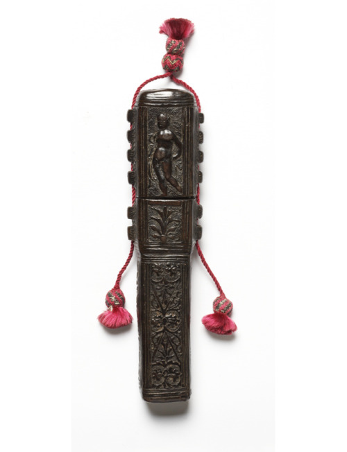 Pen case with lid, 1500-20. Moulded leather, Italy. V&AThe French word ‘Etui’ in med