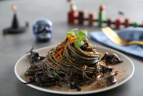 Halloween is almost here and we’re in the mood for some spooky pasta. Get into the spirit with