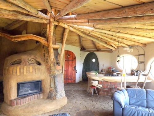 leaftooth:  chibi-glitch:  voiceofnature:    This beautiful hobbit house is located in   Krzywcza, Poland, and is called Hobbitówa. It was made by the polish architect Bogdan Pekalski, and is built out of natural materials with the cordwood technique. 