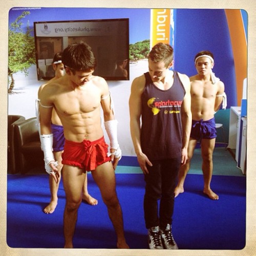 learning #thaiboxing with @daveywaveyofficial #itbberlin #spartacus #gayguide