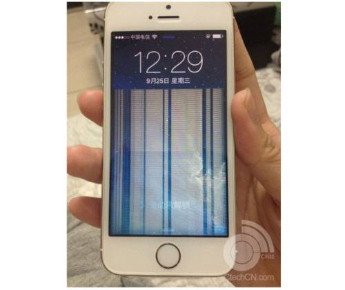 twinleaves:  「iPhone5s」ゴールドモデルユーザーに悲報！ ゴールドだけにあらわれる「画面不具合」が報告される | ロケットニュース24 