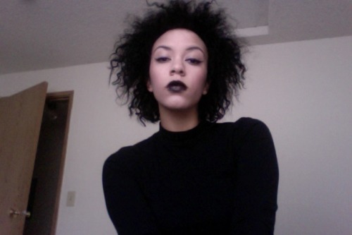 herbalesseance:  giving you color black and nude schemes 