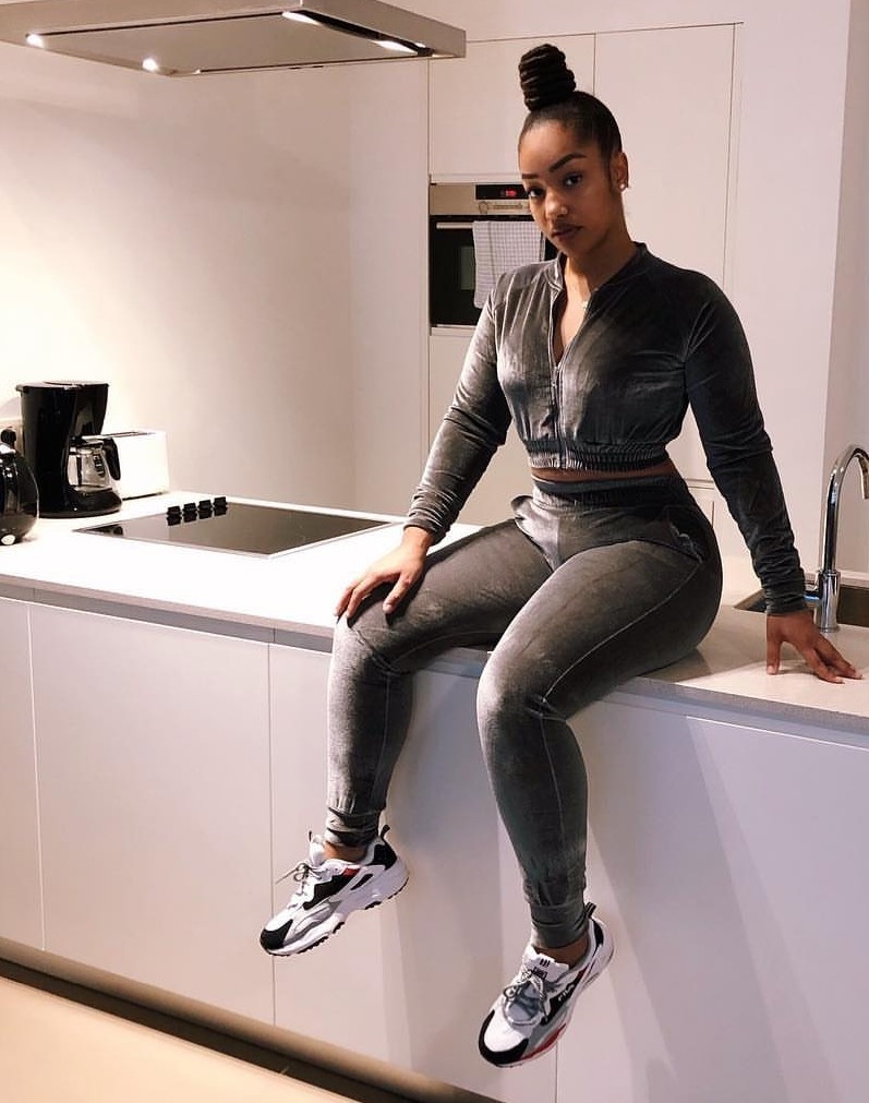 kingjazziedad:  DeliciouslySexy. Petite. Shortie. BootiDelicious.Ms Sesylis 💜💜💜