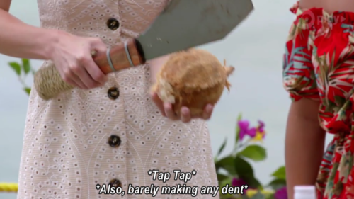 theshapeofagua: These two girls on bachelor in paradise australia really exuding dumbass bisexual en