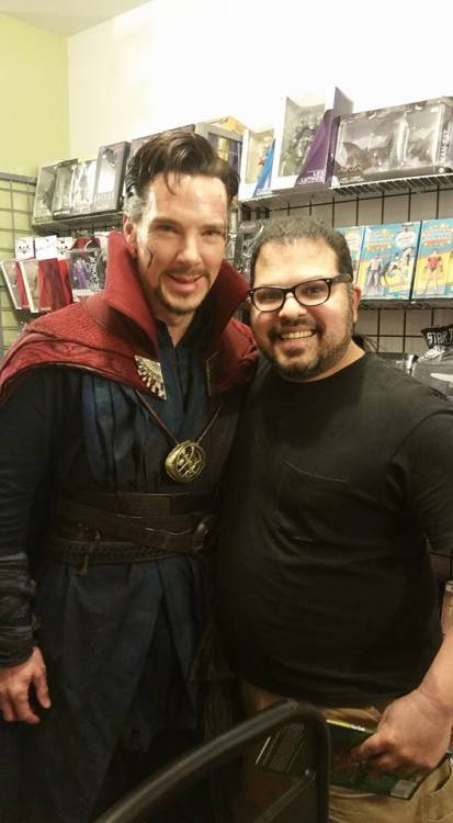 cumberbuddy:So, the Doctor just came in for a quick visit.#drstrange #benedictcumberbatch [X]