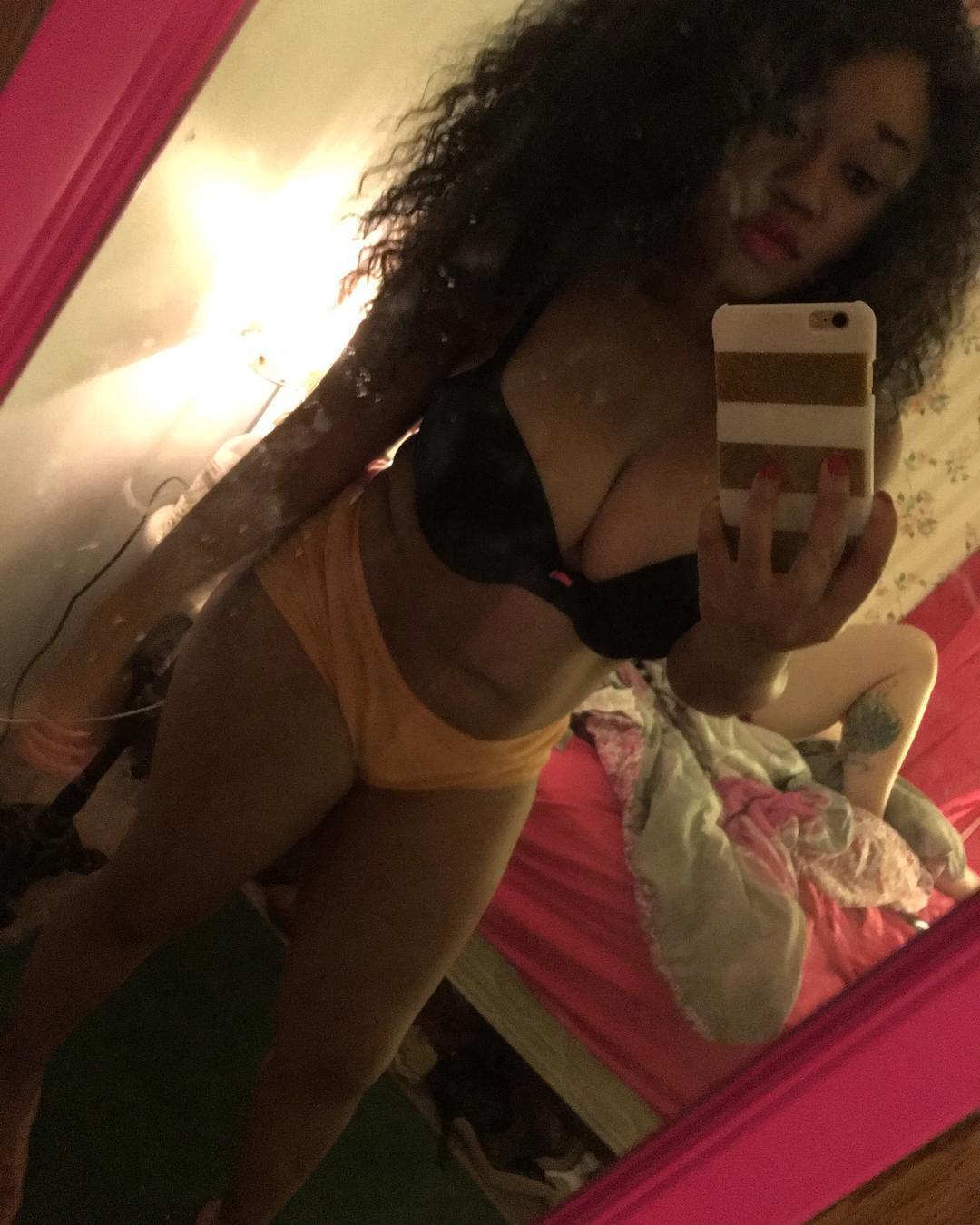 pinkcutiehoney:  💕💕  Who behind you 👀🤔😏