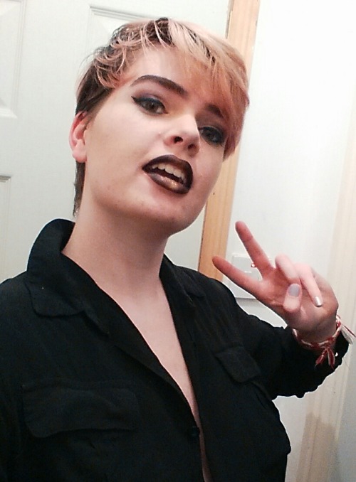 tfw you didn&rsquo;t go through a goth/emo stage when u were younger so now u get 2 make up for it.I