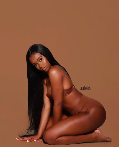 “Brown Sugar.” by @aquariumstudios Photo taken and edited by @rickirich1 Model: @chasitydareal1 || 