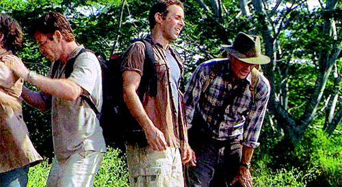 jurassic park partner parallels [2/?]: ellie &amp; billy + hand on the shoulder/comforting an overwh