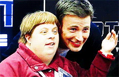 aryahs:  I like you, here’s a gifset: Chris Evans 