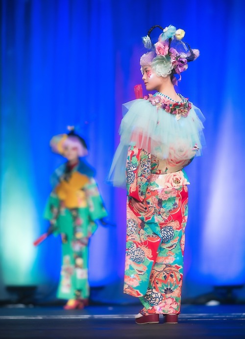 Kimono Show at Anime North 2019: Princesses in Virtual Worlds Models: Daphne Peng, Aisa Sayama Photo