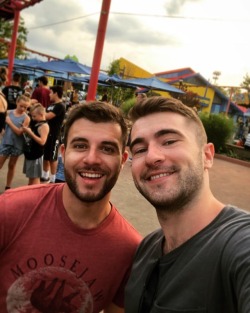 carldangerous:  Feelin like kings 👑  (at Kings Island)https://www.instagram.com/p/Bmo66bYgcBN/?utm_source=ig_tumblr_share&amp;igshid=18jfyphl7rafi