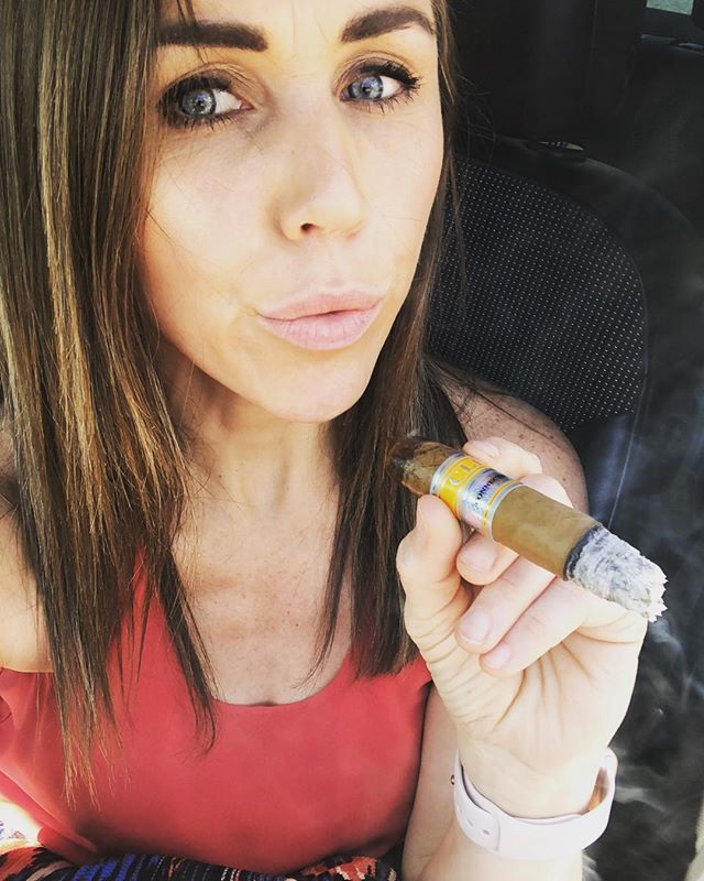 ftbmelanie:I really love be the @clecigar Connecticut. Perfect cigar to start the