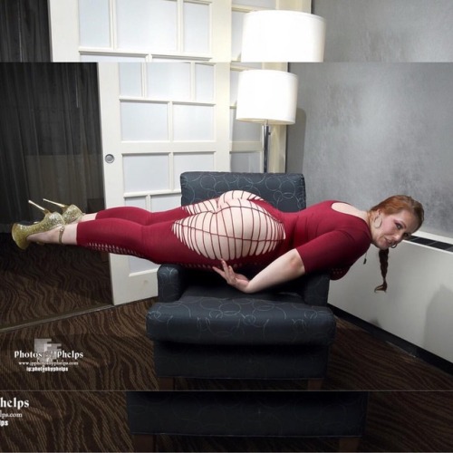 So are you impressed with Anna @annamarxmodeling  core strength or the booty hump … the world may never know #booty #plank #plussize  #ginger #throwback #photosbyphelps #sexy #wtf #dmv #baltimore Photos By Phelps Www.instagram.com/photosbyphelps