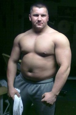 stocky-men-guys:  Big, strong and sexy menStocky