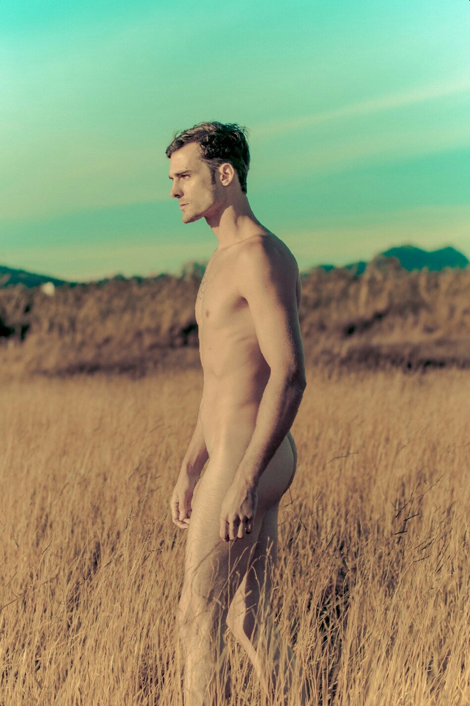 gonakedco:  boyswithoutbriefs:Naked outback gonaked.co   men’s social nudity |