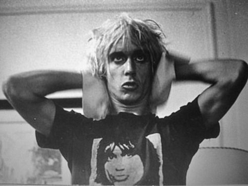 Sex icky-pop:  Iggy Pop wearing a shirt with pictures