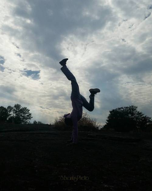 &ldquo;Let your soul stand cool and composed&hellip;&rdquo; #hikingtrail #handstandsever