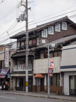 areology:  仏具屋とパーマ屋 by kasa51 on Flickr.