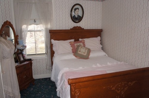Porn girlrejectedgod:The Lizzie Borden home photos