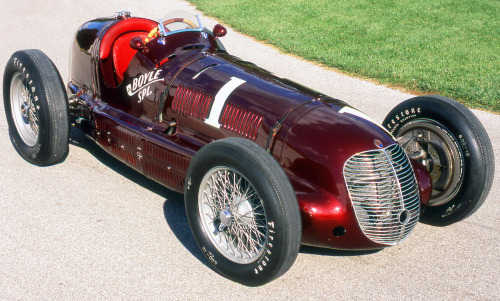 carsthatnevermadeitetc:  Maserati 8CTF, 1938. The car that achieved 2 consecutive