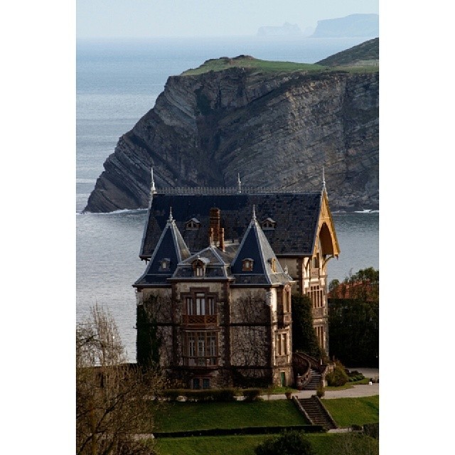 steampunktendencies:  Casa del duque, Cantabrias, Spain http://on.fb.me/V0gF3K #steampunk