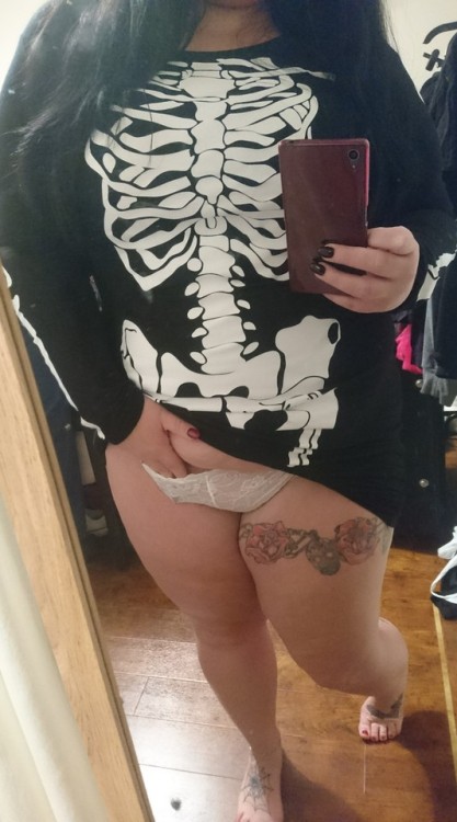 jezzabelle-naughty-wife: Happy New Year everyone!  Looking forward to posting alot more in 2018 #got