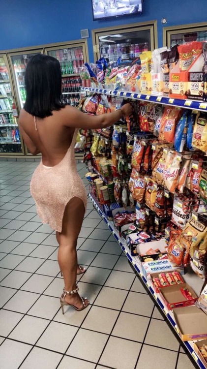younggodforever:A Snack Grabbing Snacks…A Beautiful ConceptLira Galore