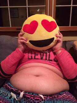 fatadoration: Go devils!  That’s how I do my rooting in a daily basis  I’m also introducing the first ever FAT EMOJI 😍 