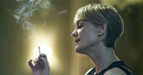 rossamundpike:★ random gifs of Claire Underwood being flawless™
