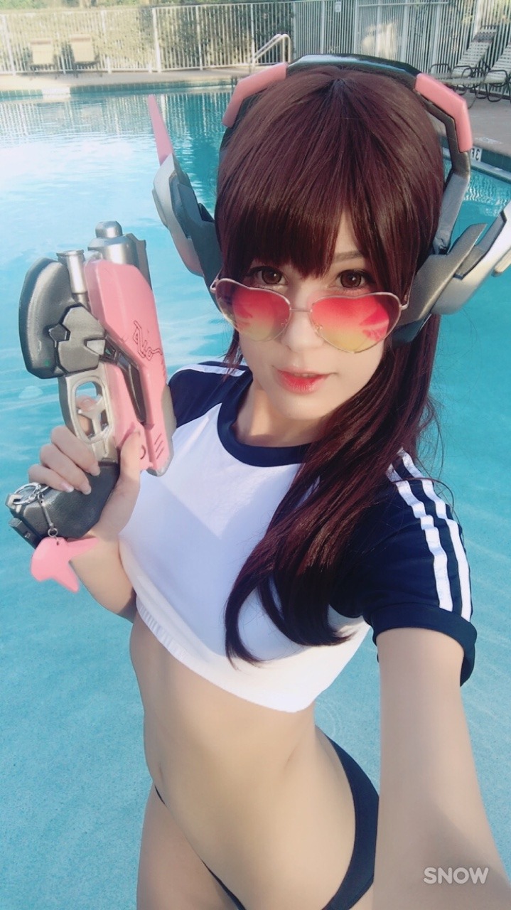 fluffywanwan:  D.va summer skin! I’m always sad they don’t give her enough skins