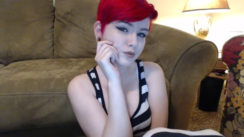 rydenarmani:  rydenarmani:  about to shoot a review video for youtube~  reminder of how cute i am 😀