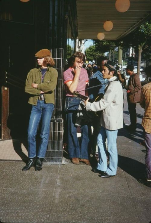 vintageeveryday: Vibrant Kodachrome pictures of hippies in Haight-Ashbury during the Summer of Love.