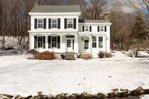 $389,000 /3 brbuilt in 1880Salt Pt, Ny