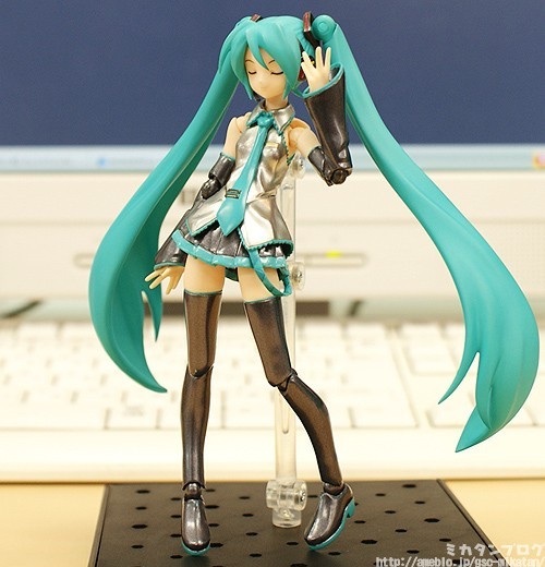 vocafigoftheday:Today’s Vocaloid Figure of the Day is:Hatsune Miku Live Stage ver. Figma by Max Fact