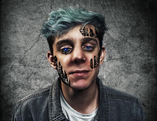 crankgameplays: bekadmfb: The lovely folks over at @theglitchedsystem asked me to make them an icon 