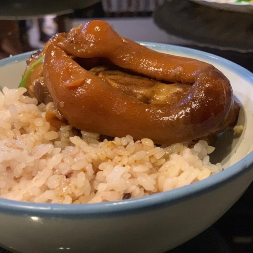這豬腳 我超可以 #taiwanesefood #food #foodporn #taiwan #chinesefood #dinner #yummy #delicious #tasty #pork 