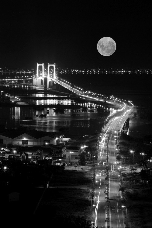 sincerelyhapiness:  Follow for all black&white posts !! 