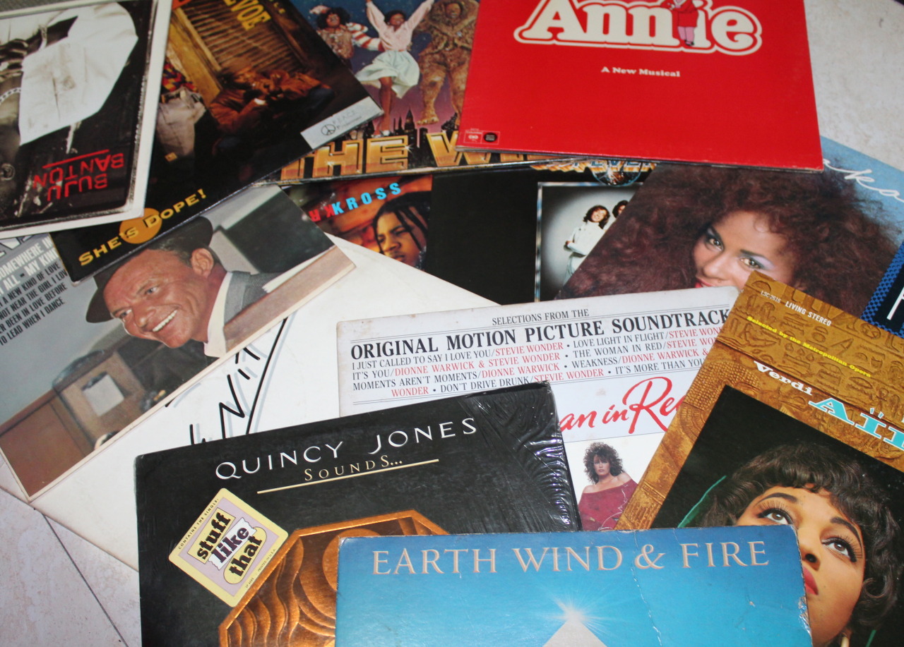 girlgoingplacestv:  A few years ago i started obsessing over vintage vinyl players.